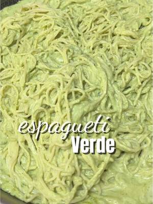 Espagueti verde 😋 my fav Christmas dish.  #greenspaghetti #christmasrecipes #homemadefood #espaguetiverde #fyp