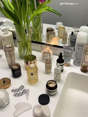 When you’re doing your bedtime skincare routine and genuinely enter flow state 🫧 #girltherapy #skincaretherapy #romanticizeyourlife #selfcareroutine #selfcarenight 