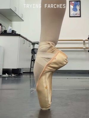 i tried FARCHES aka fake arches ahahhahaha. Should i wear these for nutcracker 🤨 #ballet #nutcracker #ballerina #ballettok #pointeshoes 