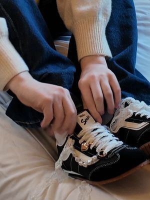 @lolitscaits with the custom lacing on her Super Lowpro's. 🎀