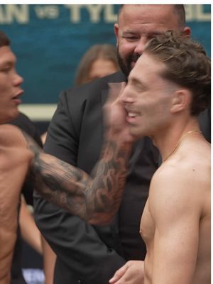 Hand 🤝 Face.  #Boxing #FawcettRomeo #TszyuVelazquez