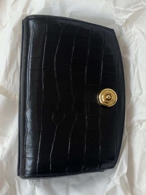 Who am I to deny a good croc clutch @Liffner 