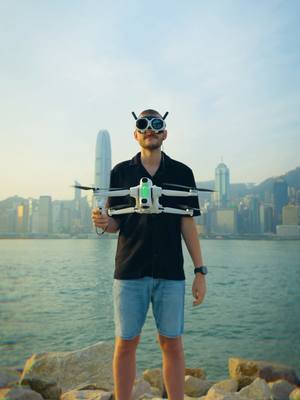 "360° Drone Trick: No FPV skills needed! 🚀 "     @andras.ratook A1 to the top of Sky100 and the results are incredible.    This is what sets #AntigravityA1 from the rest: the ability to fly first, and frame later.    #Antigravity #360drone