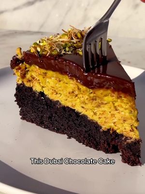 Make this Dubai Chocolate Cake before 2025 is over. Get the recipe right now — free for a limited time! — at the link in bio. #dubaichocolate #dubaichocolatecake #caketok #dessertrecipe 