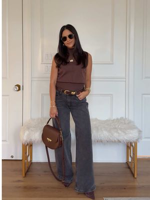 If you’ve been looking for a cute pair of low rise jeans that you can feel good in, you’re going to love these Selena jeans by @kutfromthekloth. They’re so stretchy and comfy and while also cute and on trend. I love how this style looks so effortlessly chic on the body and they can easily be dressed up with heels or wear them casually with sneakers. This fabric is so insanely soft and stretchy that I highly suggest you size down—talk about jeans that make you feel really good about yourself! Be sure to size down in these jeans! #denim #ad #lowrisejeans