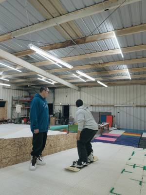 @Freeslope.co great place for lessons on snowboarding. #snowboard #snowboardingtiktok #snowboarding #fremontcalifornia 