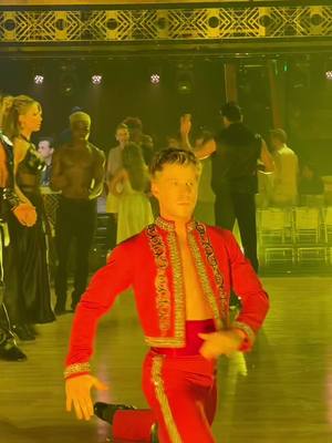 Little did I know this pre-show warmup outtake would suddenly become very current. 😉 Val, you are the kneewalk GOAT 🙌🏼
