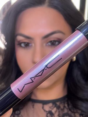 Dazzlelip Crayons are my new fav! @M·A·C Cosmetics Canada @maccosmetics #lipcombo #metalliclipstick #dazzlelipcrayon #maccreator #browngirllipcombo 