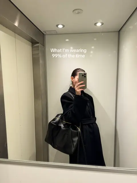 When I find my favorites for the season 🖤 wearing amomento coat, Frenzlauer bag, @COS trousers and @TOTEME boots #outfitrepeater #winterstyle #styleinspo #copenhagenstyle #casualchicstyle 