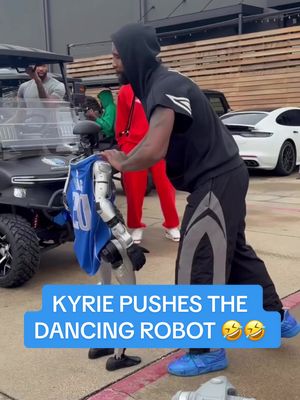 We had a very interesting day today 🤖🤣 #dallasmavericks #kyrieirving #NBA 