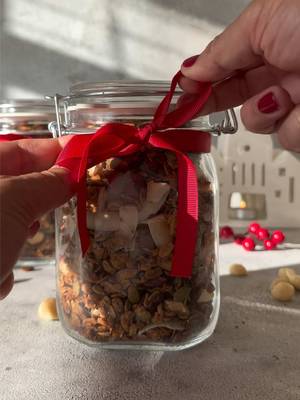 Best Christmas present made with love. Granola made with @Australian Macadamias 🎄🎄full recipe on my Instagram 🎄 #granola #festiveseason #christmas #christmastiktok 