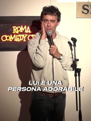 A Natale siamo tutti più buoni, tutti più adorabili. Il più facile dei suggerimenti per fare improv 🎄🎤💫 Registrato durante la serata “Il pasticciaccio” @ sinestetica per i ragazzi di @Roma Comedy Club #LucaRavenna #comico #improvvisazione #roma #italiani