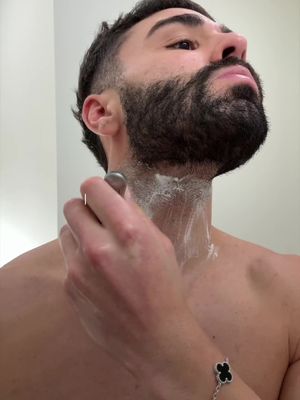 Keeping things sharp doesn’t mean doing too much. Clean beard lines, smooth skin, done in a few minutes. This is part of my weekly reset. @dorcoglobal  #DorcoSLEEK #DorcoUSA #DorcoPartner