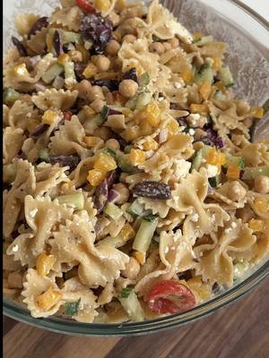 Forgot pasta salad existed which is a crime.  My veggie chopper is on my stories and in my highlights!  Mediterranean pasta salad - protein pasta of choice I love @barillaus  - chopped cucumber, bell pepper, red onion - halved tomatoes - 1 can chickpeas or some diced rotisserie chicken - Kalamata olives - reduced fat feta cheese Dressing: - a few spoonfuls of garlic hummus - lemon juice - splash of olive juice - salt  - a little bit of warm water to thin #healthyrecipes #EasyRecipes #mealprep #pastasalad 