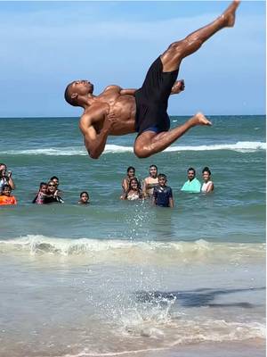 FLYING 👏 #fyp #fyptrending #viral #flips #trending 