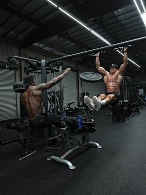 Partner core workout. @Darien “That Ab Guy” Johnson #core #abs #workout #bodybuilding #calisthenics 