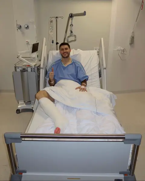 Muchas gracias a todos por su apoyo, su cariño y sus mensajes. Ahora toca recuperarme al 100% con mucho trabajo y mucha disciplina para volver como se debe. Estaremos más fuertes que nunca, nos vemos pronto!! “Mira que te mando que te esfuerces y seas valiente; no temas ni desmayes, porque Jehová tu Dios estará contigo en dondequiera que vayas.” Josué 1:9 VAMOS CON TODOOOO!! ❤️‍🔥
