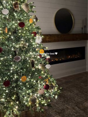 Pre-bedtime routine 🤍 there’s nothing better than seeing our Christmas tree lights sparkling at night! The best cozy vibes!  #aestheticnightroutine #eveningroutine #selfcarenight #romanticizeyourlife #selfcarenight 
