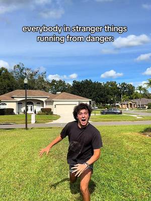 jonathan sideways run… i’ve seen stranger things #strangerthings #strangerthings5 #willbyers #jonathanbyers 