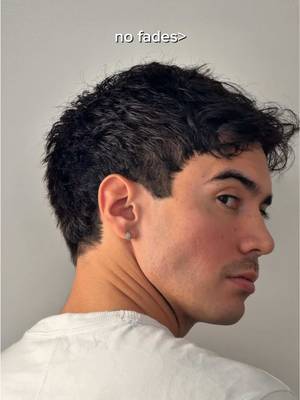 A natural textured look is classier, change my mind . #menshair #barber #hairadvice #haircut #wavyhair