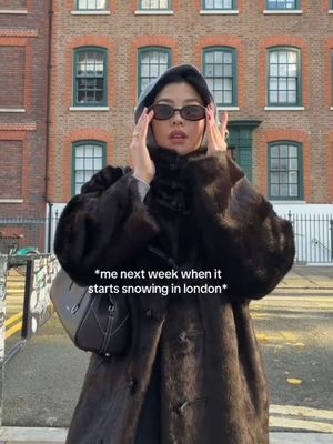 Officially one year since the first scarf video 🤏🏻🥹 #trianglescarf #scarfhack #winteroutfitideas #headscarf #outfitinspo 