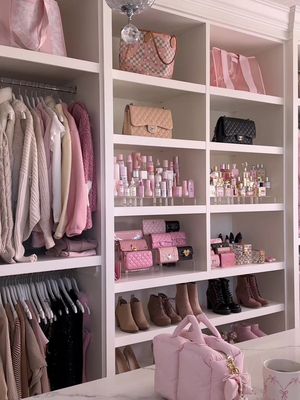 This one’s for the closet girlies!👛🎀🪄It took me 3 days to clean out and organize my beauty room so getting ready feels easier and more enjoyable in the mornings with you!🎀🪞🪄  #closet #beautyroom #fyp 