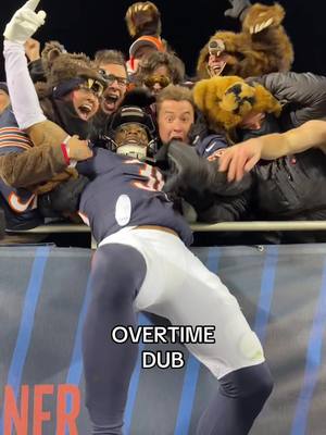 CELLY WITH THE FANS! #chicagobears #nfl #dub 