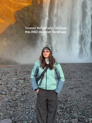 But if I had to choose one… it would be this 🤍 #nature #hikingfashion #hikingoutfit #iceland 