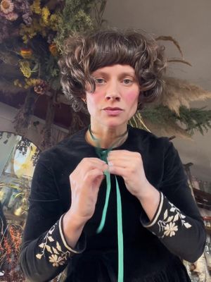 Getting ready for Christmas Dinner #hair #haircut #diyhair #hairstyle #narrowboatlife #boatlife #riverlife #narrowboat #lifeontheriver #cat #blackcat #christmas #blackdress #dress #blackvelvet