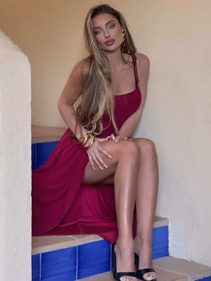 Where burgundy meets Mediterranean blue ⚜️ #dress #fashion #elegant #mediterranean #oldmoney 