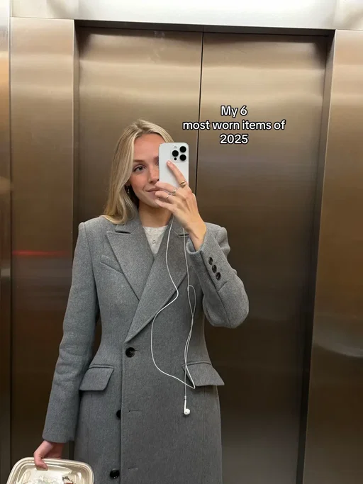 I am an outift repeater 💅🏻  #wardrobeessentials #whattowear #FashionAdvice #fyp #winteroutfitideas 