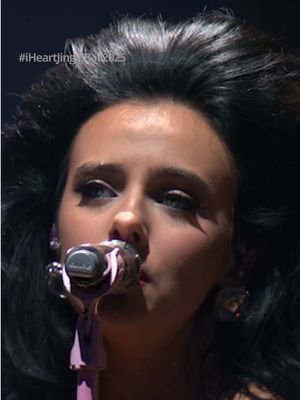 @J E S S I E  M U R P H performs a cover of ‘Hallelujah’ at #iHeartJingleBall2025  🎥 @iHeartRadio Jingle Ball available on @hulu 