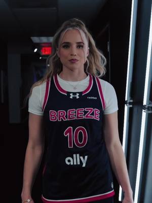 @HVL ate this tunnel walk up 🔥 #haileyvanlith #unrivaled 