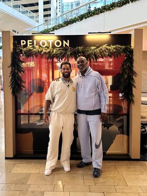 We caught up with the legendary Gary Payoton during the Emirates NBA Cup to talk court chemistry and the art of outsmarting your opponent 🏀 The Glove breaks down why mindset is everything when it comes to controlling the pace of the game 🤝