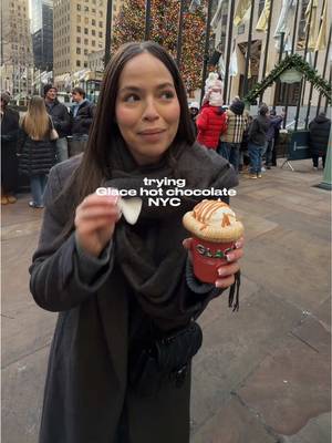 trying the viral glace hot chocolate in New York ☕️🍫🍪 #glacehotchocolate #newyork #lifestyleinfluencer #newyorkinfluencer #bostoninfluencer 