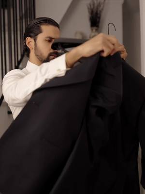 🇪🇸 Desde la oficina. Mi oficina es mi casa. Aquí se crea. Aquí se trabaja en serio. No es contenido. Es nivel. 😎😅 Atuendos que imponen respeto. 💫 #grwm #fashion #suitstyle #mensfashion #asmr 