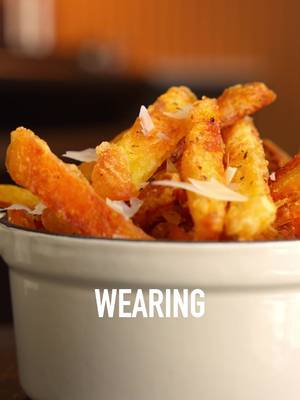 Worlds Crispiest Fry‼️ It’s not deep fried but you won’t believe the crisp.   🤩Macros For Each Batch (video shows 1/2 Batch or 150 cal. Worth) 309 Calories 44g Carbs 13g Fat 4g Protein  The Best Diet Friendly Crisp Fries (Makes ~ 20)  ✅	- 4 medium Yukon Gold Potato (200g) ✅	- 1 Tsp Baking Powder ✅	- Salt & Pepper (and whatever other seasoning you’d like) ✅	- 1 Tbsp Olive Oil ✅	- Olive Oil Spray #healthydiet #diettips   #macrofriendly #healthyfood #highprotein