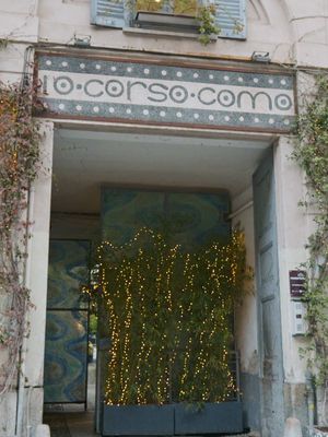 10 Corso Como sparkles with holiday joy. Discover the season’s magic in every corner. December Hours• 24 December: 10:30 AM – 5:30 PM• 25 December: Closed• 26 December: Closed• 31 December: 10:30 AM – 5:30 PM• 1 January: Closed