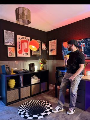 Broke but with taste 🙂‍↕️ send this to someone who can relate 😂 #broke #cozyroom #cozyvibes #RoomTour #aestheticroom 