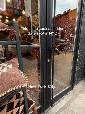 Part 6 of my NYC date ideas series! 💃🏻 THINGS TO KNOW👇🏼 🕕 Classes are 2.5 hours long and $85 per person 🪡 You will be able to make and take home one small woven tapestry!  ✅ Beginner friendly, with no prior experience necessary. I've never done something like this before, and was able to easily pick up the different weaving techniques with help from their amazing instructors! 📍Creative Minds in Williamsburg . . . . . #nyctok #nyctiktok #nyc #nycguide #nycrecs 