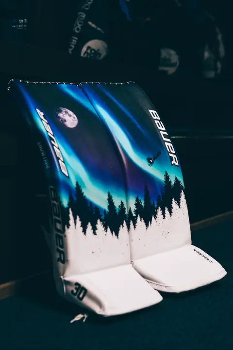 What are your thoughts on these 🇫🇮 #WorldJuniors goalie pads?  #WorldJuniors #BauerHockey #hockeytiktoks #hockeytok 