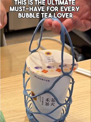 Seriously this is a game changer! A silicon mat that turns into a reusable carry bag! You can use it for much more than #bubbletea #boba but it’s perfect for it! From 📍@SICO 雷哥一起走 - contact them if you’re interested! #bubbletealover #lifehacks #reusablebags 
