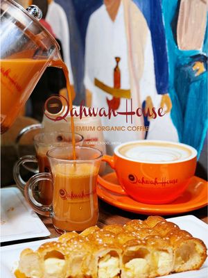 ☕️✨ QAHWAH HOUSE: A Yemeni Coffee Love Story✨☕️ 📍Qahwah House 📍22-37 31st St Astoria, NY 11105  Just discovered this gorgeous gem in Astoria and I’m OBSESSED! 🤎 Qahwah House is bringing authentic 8-generation Yemeni coffee traditions to Queens and the presentation is absolutely STUNNING! 📸 Their Iced Yemeni Latte is pure perfection – rich, smooth, and beautifully layered 😍 The holiday season menu has me coming back daily! 🎄✨ But can we talk about the Khaliat Alnahl 🍯 These pull-apart butter cheese rolls drizzled with honey are straight from Yemen and taste like a warm hug 🤤 Every drink is crafted with such care – you can taste the passion and quality in every sip! The Ibrahim family sources and roasts their beans to absolute perfection, and it SHOWS 👏 #QahwahHouse #AstoriaEats #YemeniCoffee #CoffeeLovers #NYCFoodie  ​​​​​​​​​​​​​​​​