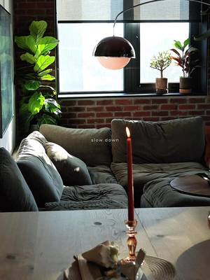 reminder to slow down & enjoy the small moments • #cozyathome #homeinspo #apartmenttherapy #homedecor #cozyvibes 