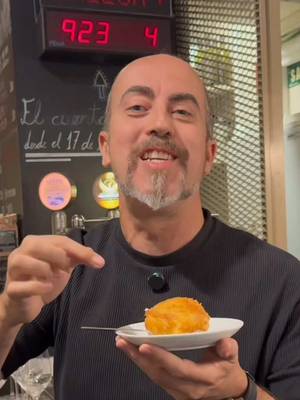 No paran de pedirlo!!😜 En Pamplona hay pincho que no deja de salir y un contador que no deja de subir. En la @vermuteriario el frito de huevo va por libre… y siempre va a más.🥚👌🏻