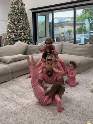 Our kind of Christmas card 🥰😆 Merry Christmas love the Fluellen fam ❤️🌲 #christmas #family #trend #dance 