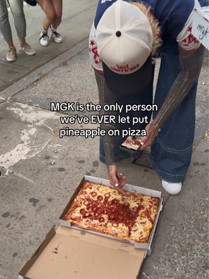 We swear we are against pineapple 👀😭 #mgk #pineapple #pizza #lostamericana #fyp 