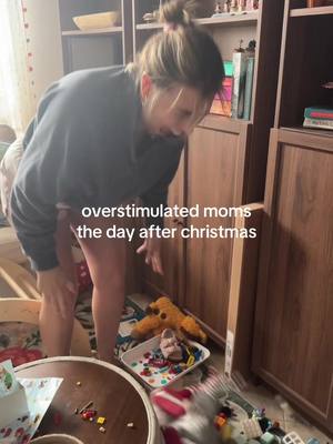 Box it up!!!!! #rachonlife #parenthumor #momhumor #millennialmom #boxingday 