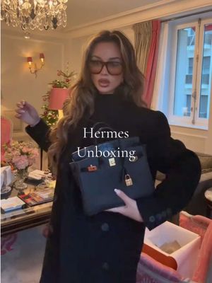 A Birkin Santa, always a birkin.   #unboxing #luxury #hermes #birkin25 