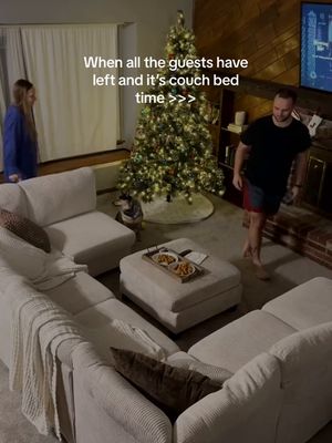 We love our guests, but we might love this moment (and sofa) a little more 🛋️ 😌 📸: @cassmck_
